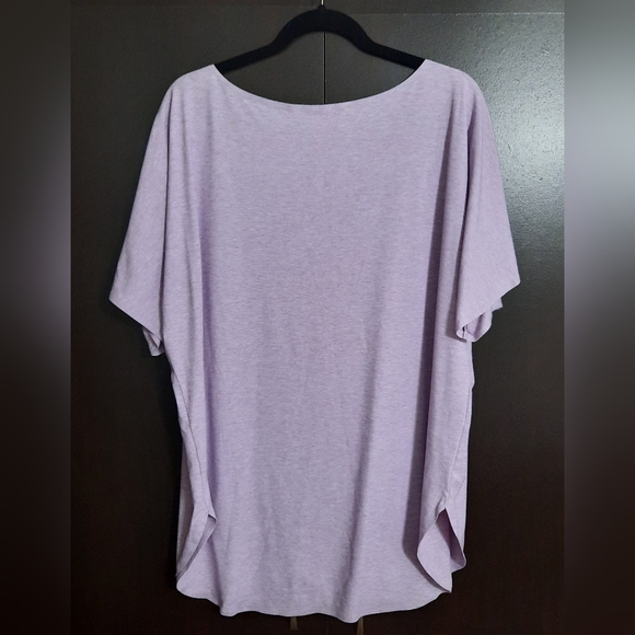 Uniqlo Athletic T-shirt - Picture 2 of 5